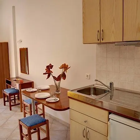 Kogeros Daire Agios Georgios Pagon